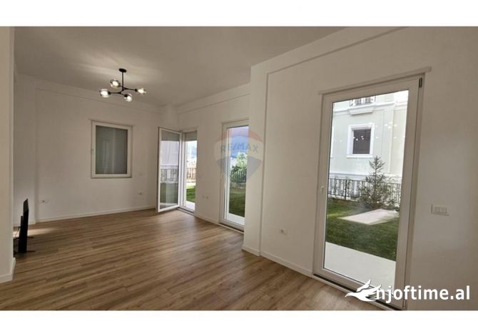 Shtepi me qera 4+1 ne Tirane - 2,500 Euro