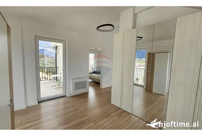 Shtepi me qera Vila Luksoze ne Tirane, 4+1, Mobilimi E mobiluar, Pagesa 2,500  Euro.