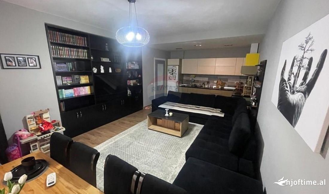 Shtepi ne shitje Apartament ne Tirane, 2+1, Mobilimi E mobiluar, Pagesa 150,000  Euro.