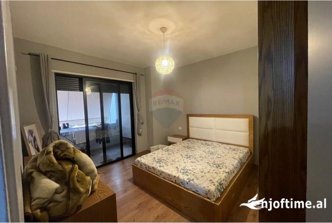 Shtepi ne shitje Apartament ne Tirane, 2+1, Mobilimi E mobiluar, Pagesa 150,000  Euro.