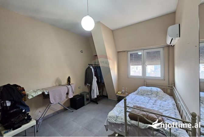 Shtepi ne shitje Apartament ne Tirane, 2+1, Mobilimi E mobiluar, Pagesa 180,000  Euro.