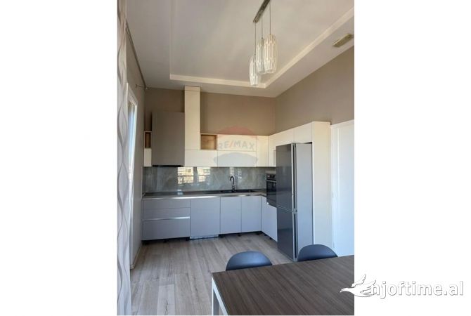 Shtepi me qera 3+1 ne Tirane - 1,200 Euro