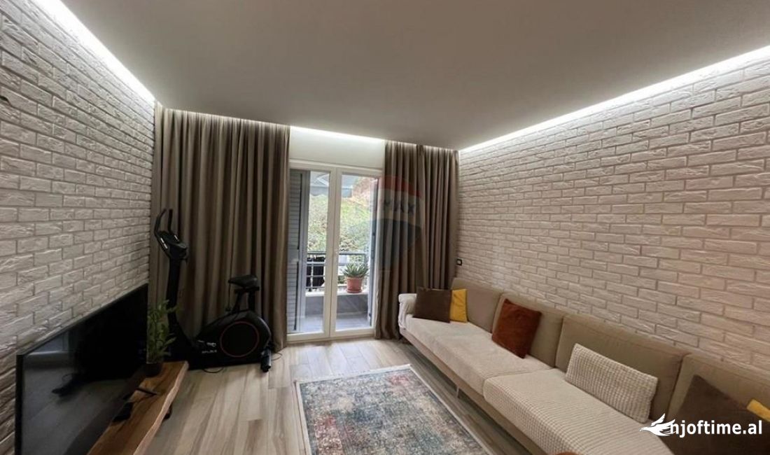 Shtepi me qera Apartament ne Tirane, 2+1, Mobilimi E mobiluar, Pagesa 750  Euro.