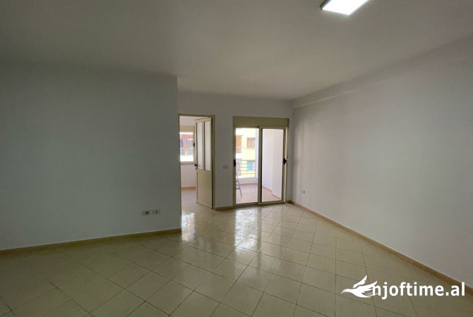 Ambient biznesi me qera 3+1 ne Tirane - 350 Euro