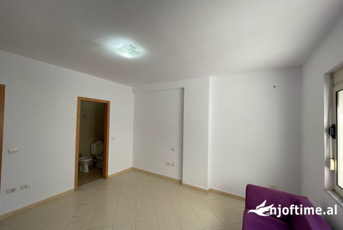 Ambient biznesi me qera 3+1 ne Tirane - 350 Euro