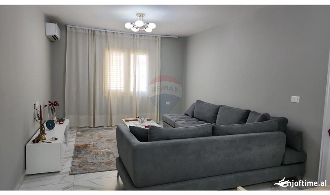 Shtepi ne shitje Apartament ne Tirane, 2+1, Mobilimi E mobiluar, Pagesa 139,000  Euro.