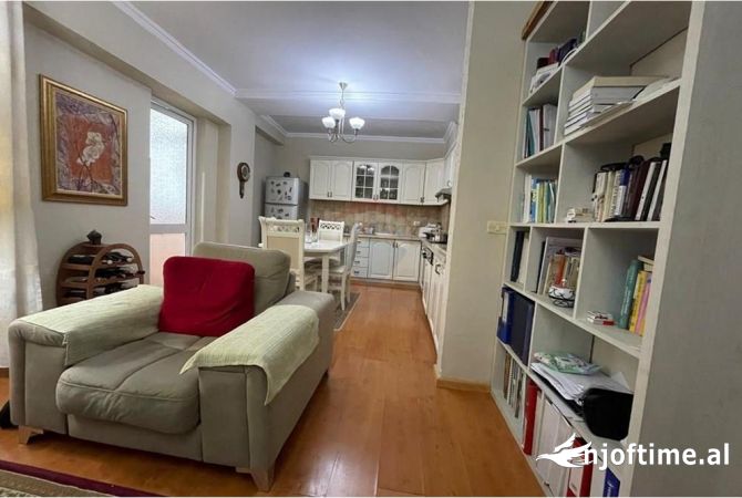 Shtepi me qera 2+1 ne Tirane - 700 Euro