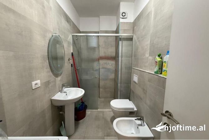 Shtepi ne shitje Apartament ne Tirane, 1+1, Mobilimi E mobiluar, Pagesa 89,000  Euro.