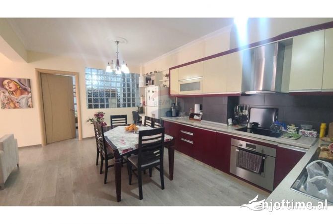 Shtepi me qera 2+1 ne Tirane - 60,000 Leke