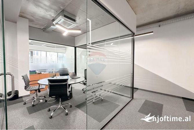 Ambient biznesi me qera 3+1 ne Tirane - 1,800 Euro