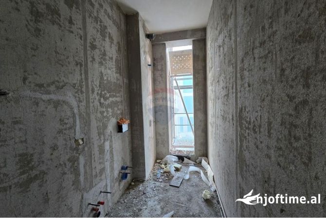 Shtepi ne shitje Apartament ne Tirane, 2+1, Mobilimi Bosh, pa mobiluar, Pagesa 320,000  Euro.