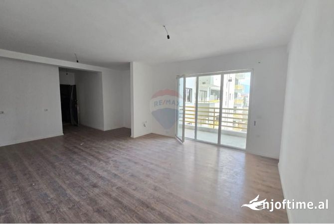 Shtepi ne shitje Apartament ne Tirane, 2+1, Mobilimi Bosh, pa mobiluar, Pagesa 192,000  Euro.