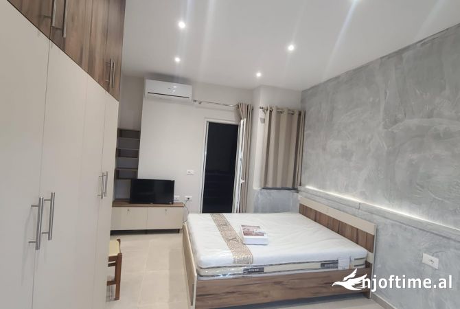 Shtepi me qera Garsoniere ne Tirane - 300 Euro