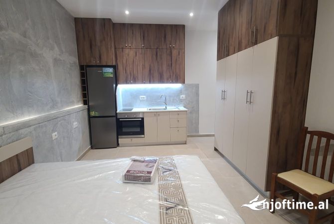 Shtepi me qera Garsoniere ne Tirane - 300 Euro