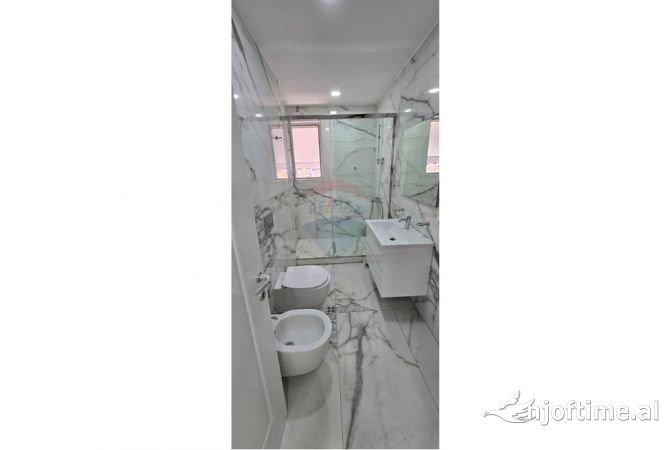 Shtepi ne shitje Apartament ne Tirane, 2+1, Mobilimi Bosh, pa mobiluar, Pagesa 158,000  Euro.