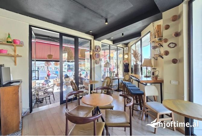 Ambient biznesi me qera 2+1 ne Tirane - 1,800 Euro