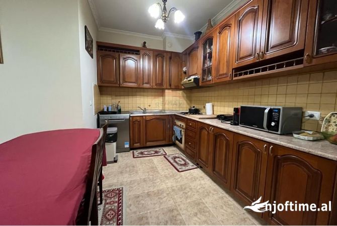 Shtepi ne shitje Apartament ne Tirane, 3+1, Mobilimi E mobiluar, Pagesa 311,650  Euro.