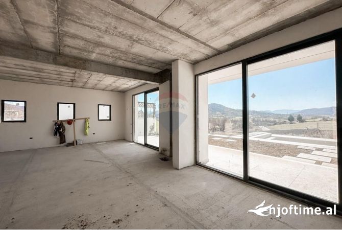 House for Sale 7+1 in Tirana - 850,000 Euro