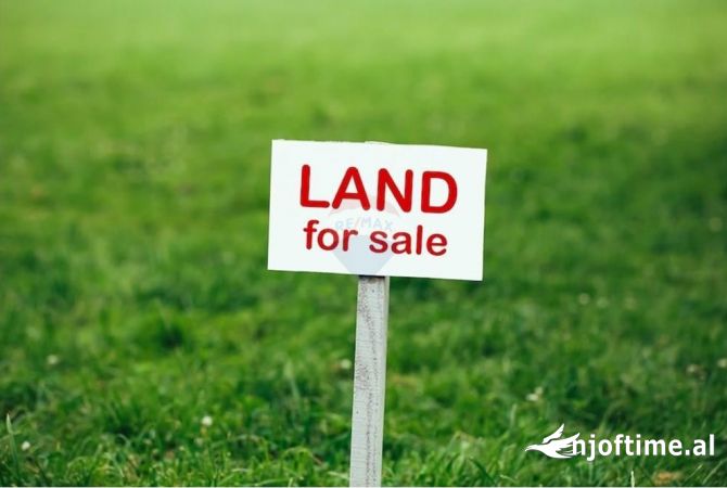 Truall ose Toke  ne Tirane - 2,271,600 Euro