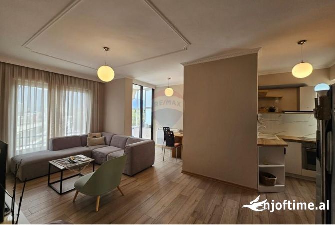 Shtepi me qera 2+1 ne Tirane - 1,350 Euro