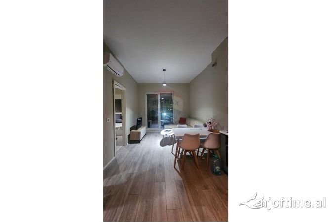 Jepet apartament 1+1 me qira tek rruga Jordan Misja. Ndodhet tek Marga 1 , pallat i ri. 