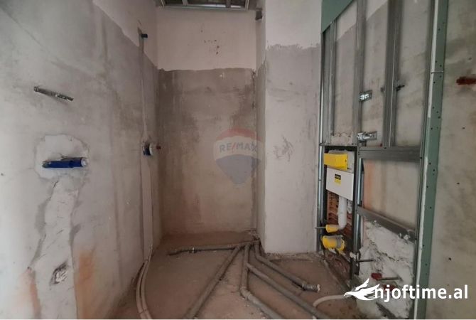 Shtepi ne shitje Apartament ne Tirane, 1+1, Mobilimi Bosh, pa mobiluar, Pagesa 280,000  Euro.