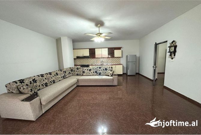 Shtepi ne shitje Apartament ne Tirane, 2+1, Mobilimi Pjeserisht e mobiluar, Pagesa 133,000  Euro.