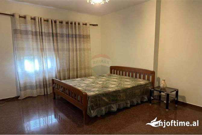 Shtepi ne shitje Apartament ne Tirane, 2+1, Mobilimi Pjeserisht e mobiluar, Pagesa 133,000  Euro.
