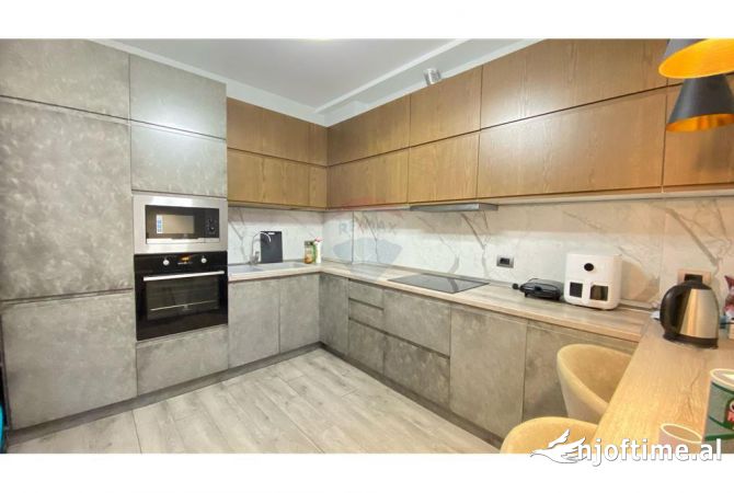 Shtepi me qera 2+1 ne Tirane - 1,000 Euro