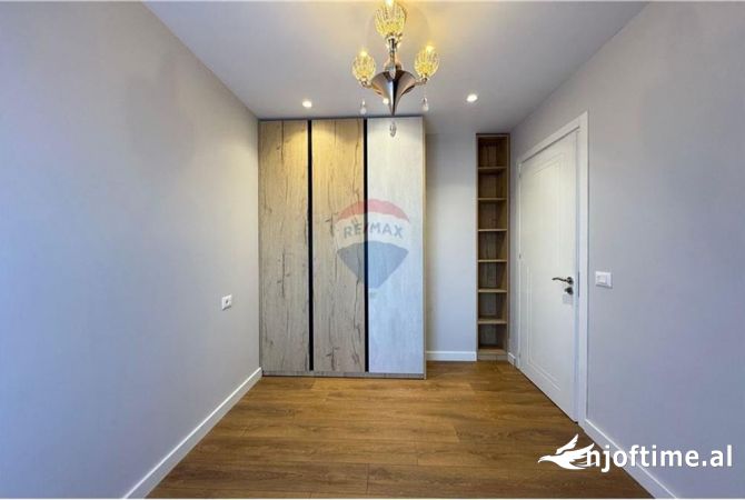 Shtepi ne shitje Apartament ne Tirane, 2+1, Mobilimi E mobiluar, Pagesa 225,000  Euro.