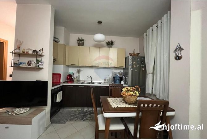 Shtepi me qera Apartament ne Tirane, 1+1, Mobilimi E mobiluar, Pagesa 450  Euro.
