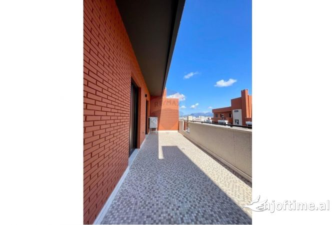 Shtepi me qera 2+1 ne Tirane - 1,300 Euro