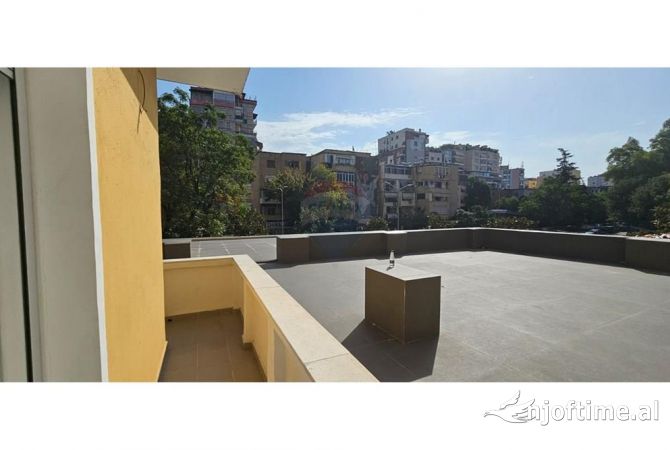 Ambient biznesi me qera 3+1 ne Tirane - 1,700 Euro