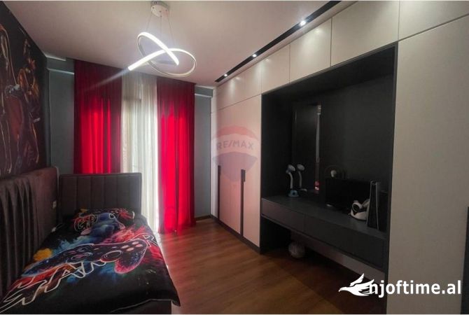 Shtepi ne shitje Apartament ne Tirane, 2+1, Mobilimi E mobiluar, Pagesa 160,000  Euro.