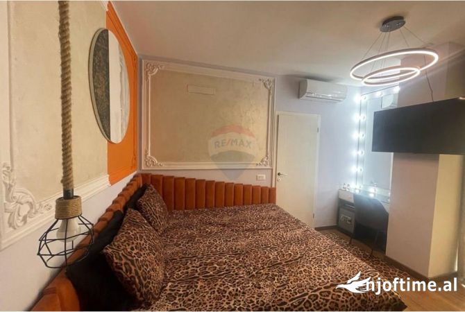 Shtepi ne shitje Apartament ne Tirane, 2+1, Mobilimi E mobiluar, Pagesa 160,000  Euro.