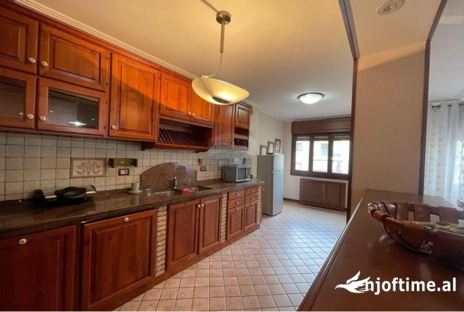 Shtepi me qera 3+1 ne Tirane - 1,000 Euro
