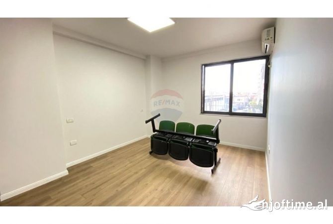 Ambient biznesi me qera 3+1 ne Tirane - 1,300 Euro