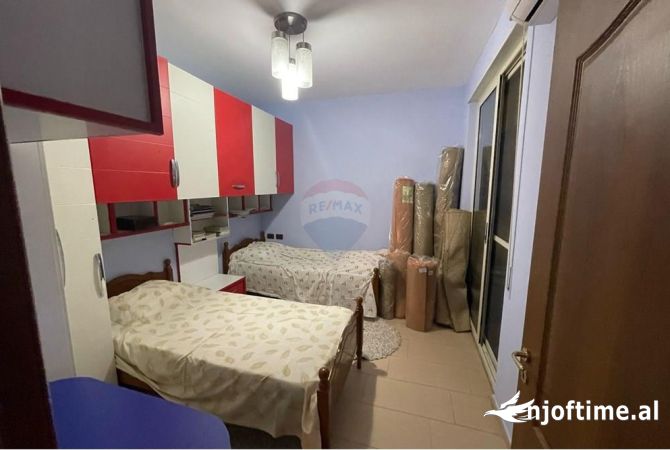 Shtepi me qera 3+1 ne Tirane - 800 Euro