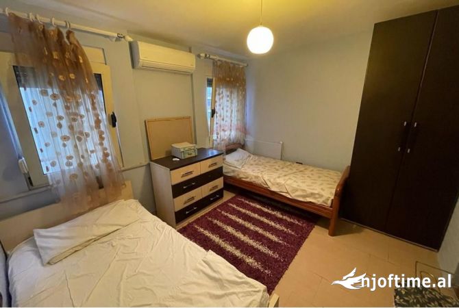 Shtepi me qera Apartament ne Tirane, 3+1, Mobilimi E mobiluar, Pagesa 800  Euro.