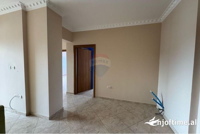 Shtepi ne shitje Apartament ne Tirane, 2+1, Mobilimi Bosh, pa mobiluar, Pagesa 130,000  Euro.