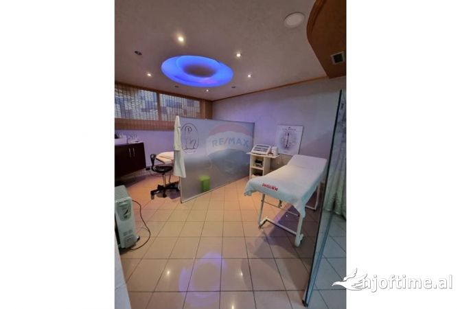 Ambient biznesi me qera 3+1 ne Tirane - 1,200 Euro