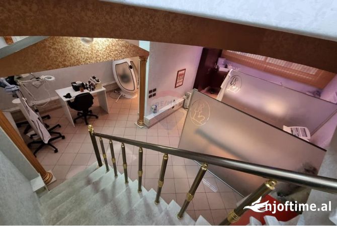 Ambient biznesi me qera 3+1 ne Tirane - 1,200 Euro