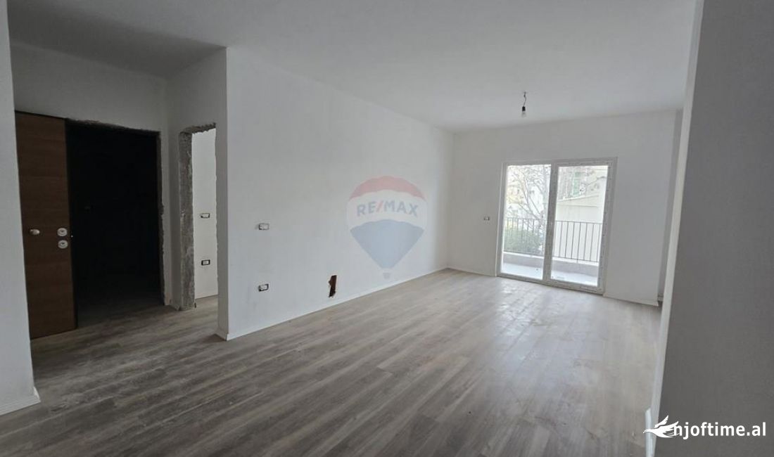 Shtepi ne shitje Apartament ne Tirane, 1+1, Mobilimi Bosh, pa mobiluar, Pagesa 115,000  Euro.