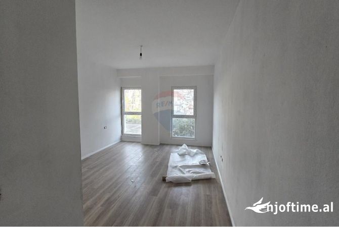 Shtepi ne shitje Apartament ne Tirane, 1+1, Mobilimi Bosh, pa mobiluar, Pagesa 115,000  Euro.