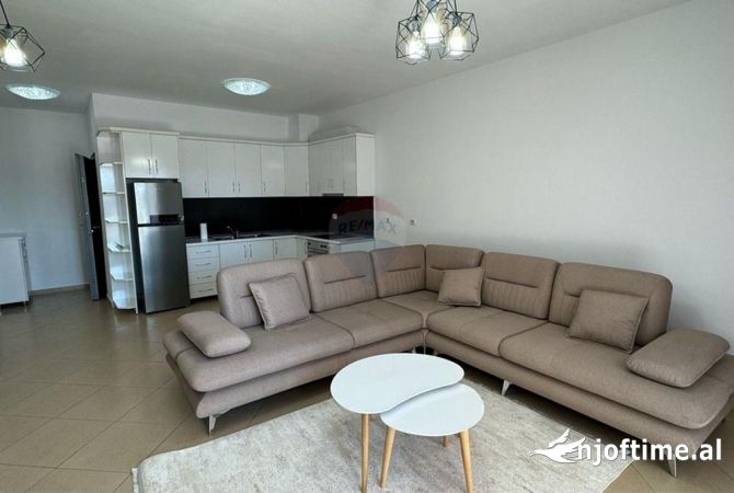 Shtepi me qera 2+1 ne Tirane - 800 Euro