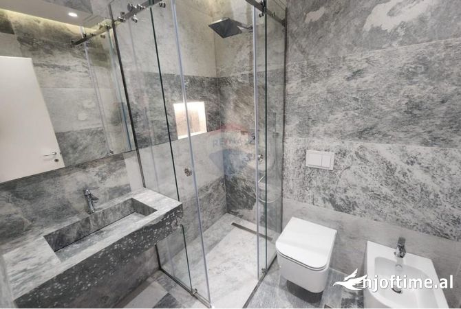 Shtepi ne shitje Apartament ne Tirane, 2+1, Mobilimi Pjeserisht e mobiluar, Pagesa 270,000  Euro.