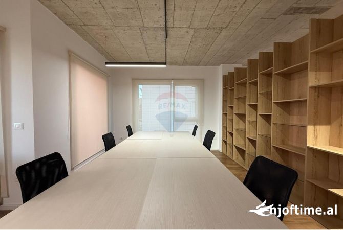 Ambient biznesi me qera 3+1 ne Tirane - 2,500 Euro