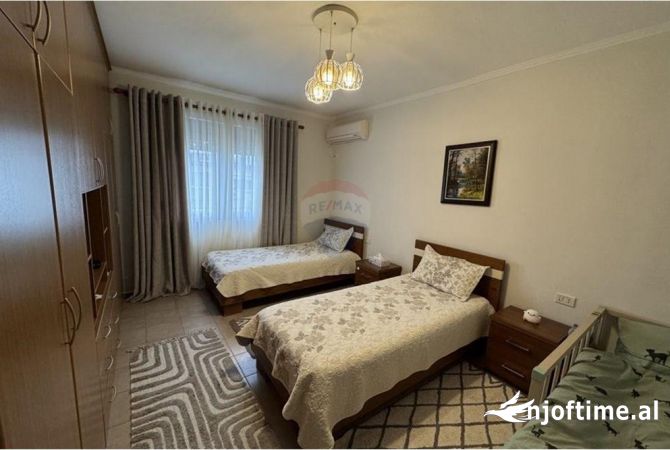 Shtepi ne shitje Apartament ne Tirane, 2+1, Mobilimi E mobiluar, Pagesa 102,000  Euro.