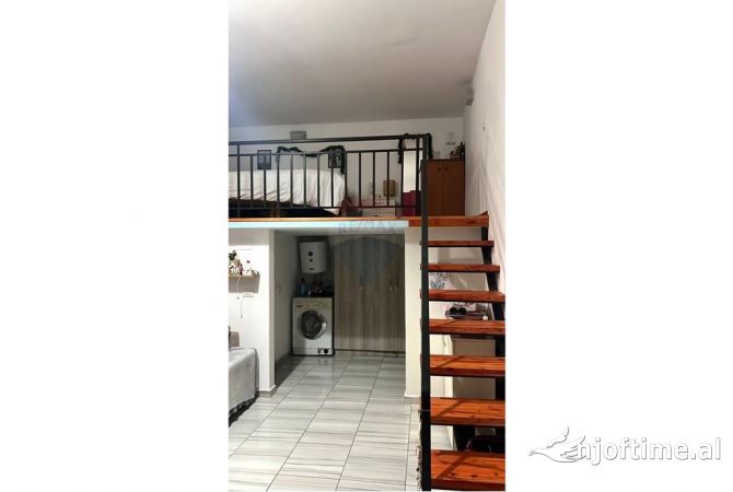 Shtepi ne shitje Duplex(shtepi me 2 kate) ne Tirane, 1+1, Mobilimi E mobiluar, Pagesa 75,000  Euro.