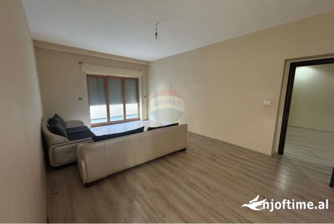 Shtepi ne shitje Apartament ne Tirane, 2+1, Mobilimi Bosh, pa mobiluar, Pagesa 350,000  Euro.